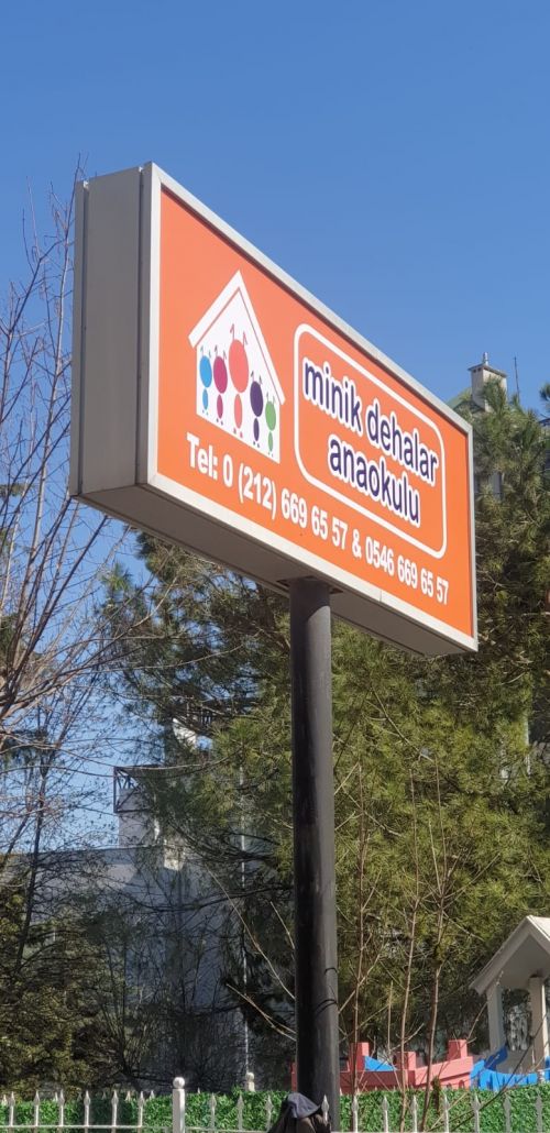 BAHCEŞEHİR TOTEM TABELA